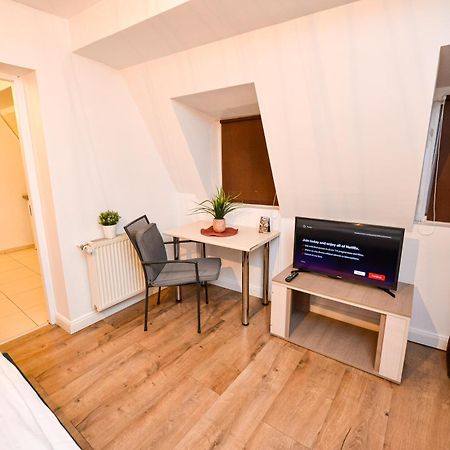 The Lincoln Suites - Central Shabbat Friendly Apartments 布加勒斯特 外观 照片