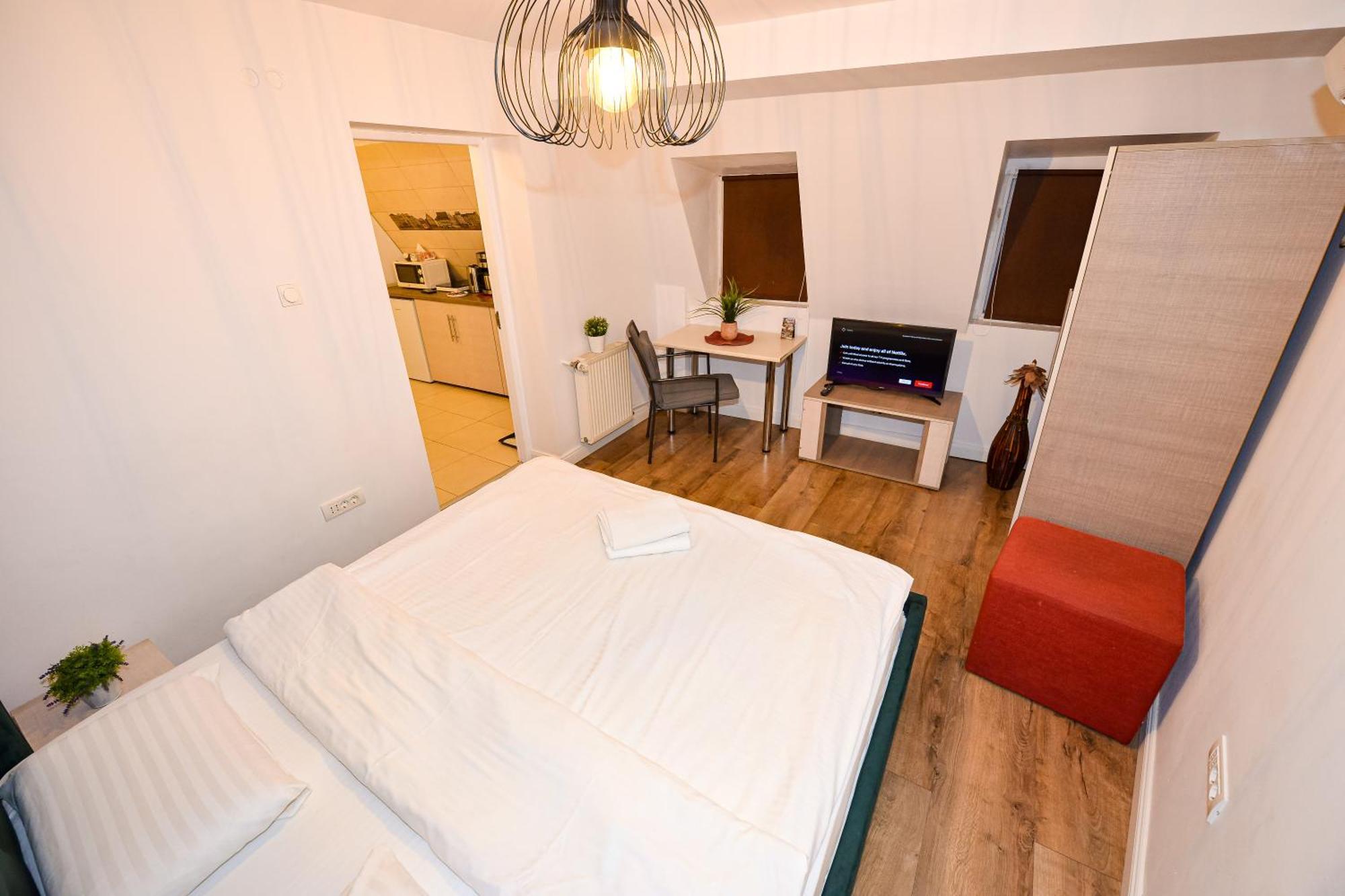 The Lincoln Suites - Central Shabbat Friendly Apartments 布加勒斯特 外观 照片