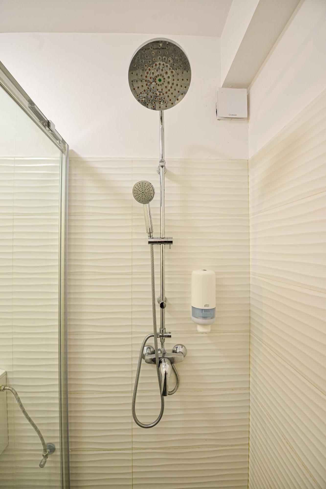 The Lincoln Suites - Central Shabbat Friendly Apartments 布加勒斯特 外观 照片