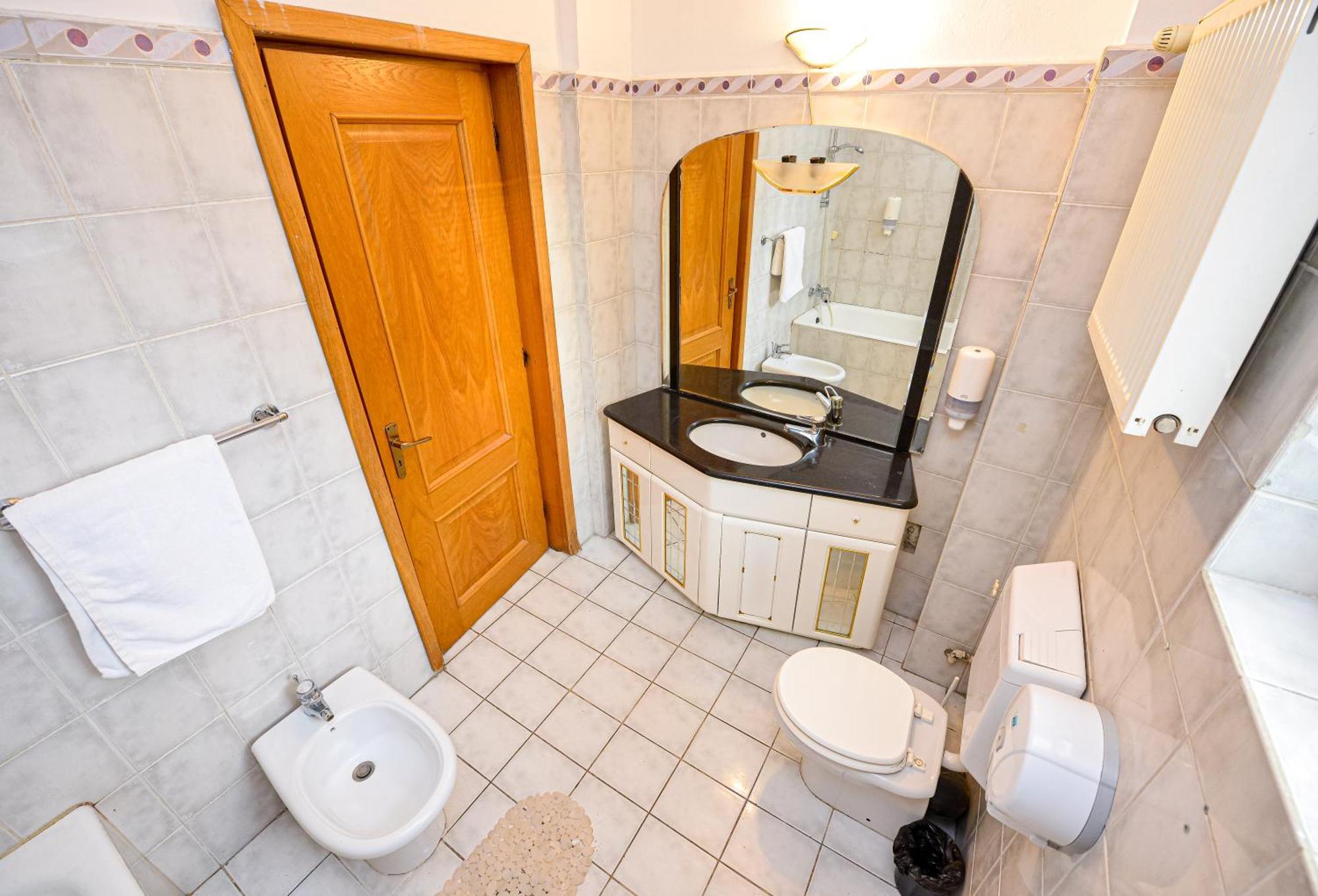 The Lincoln Suites - Central Shabbat Friendly Apartments 布加勒斯特 外观 照片